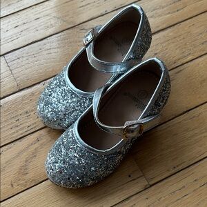 Girls Sparkle Mary Jane Dress Shoes in Silver Glitter